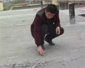 地面起砂，用水泥地面硬化劑