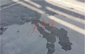 環(huán)氧地坪使用三個月后破裂