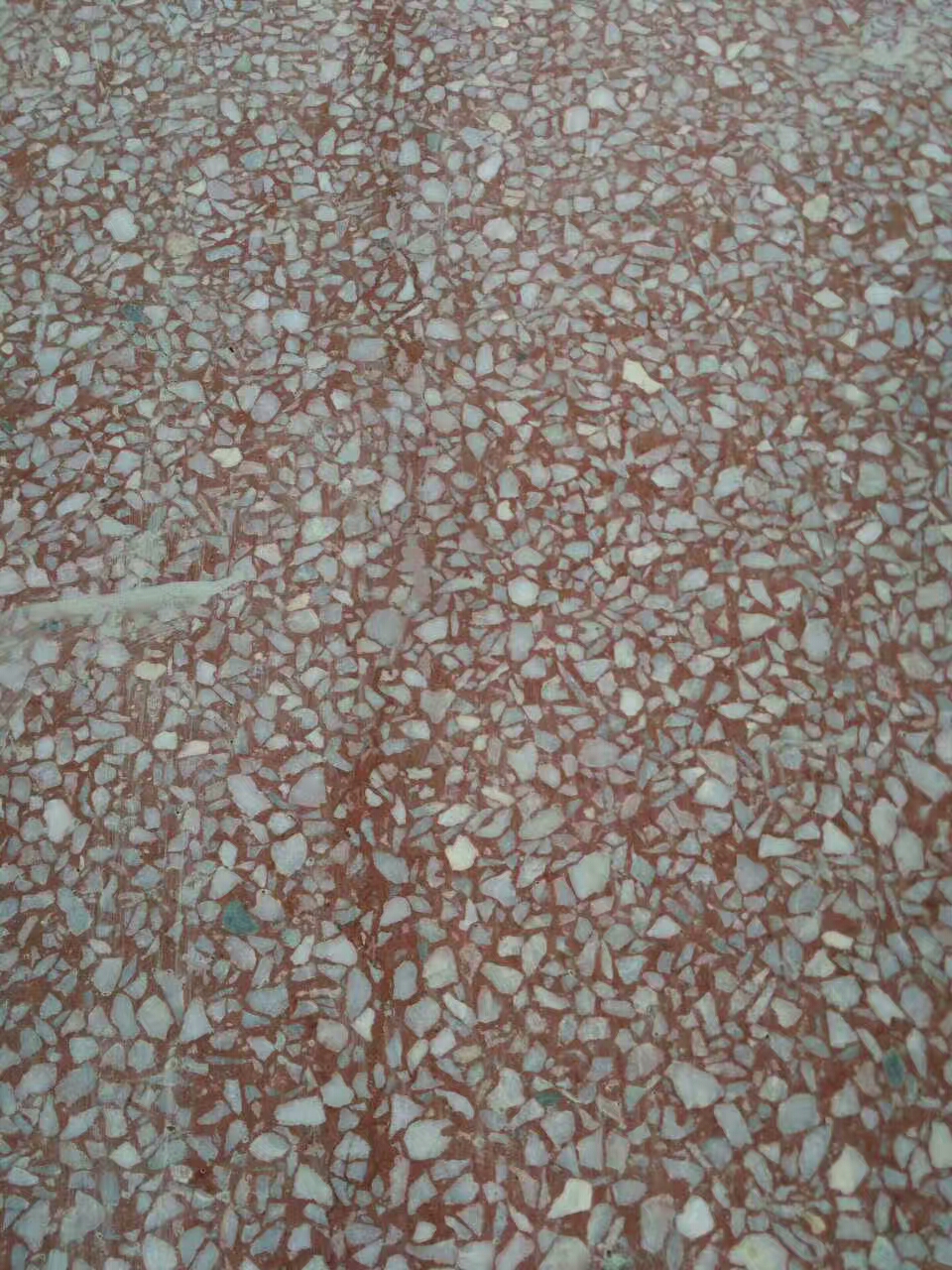 水磨石破損后使用混凝土修補(bǔ)劑修補(bǔ)過程